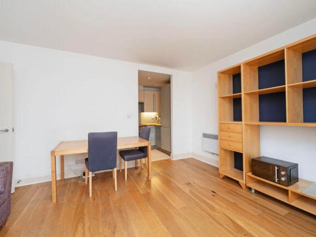 Flat for sale in Aldgate, Lyons