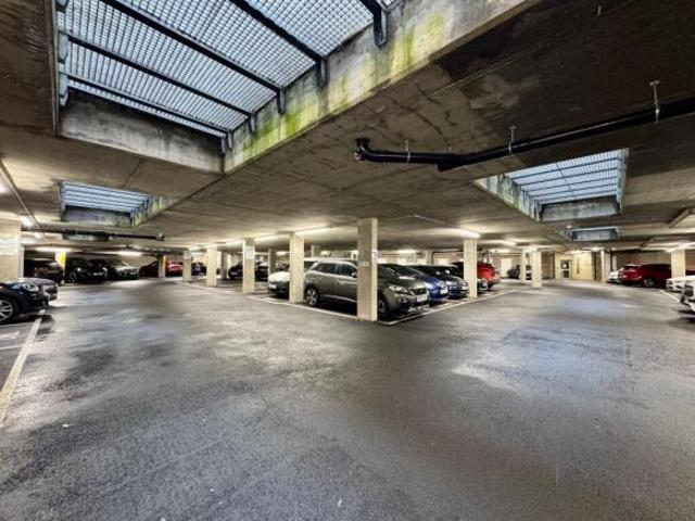 Flat for sale in Cat Hill