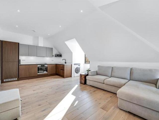 Flat for sale in London Borough of Ealing, Greater London