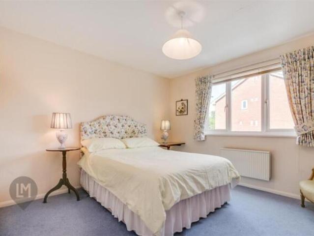 Flat for sale in Southfields, Greater London