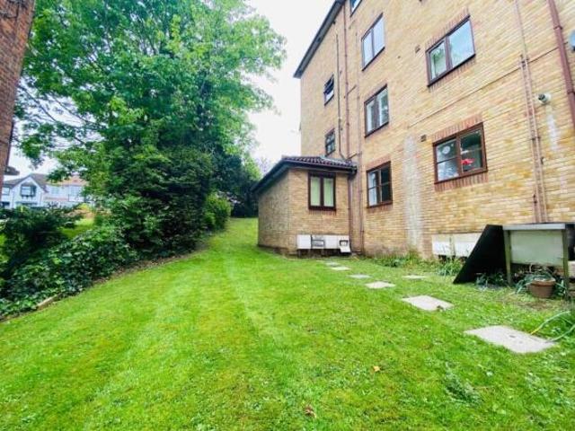 Flat for sale in London Borough of Croydon, South Norwood