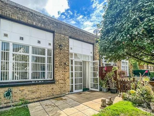 House for sale in Barling