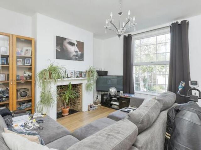 Flat for sale in Gravesend, Gravesham