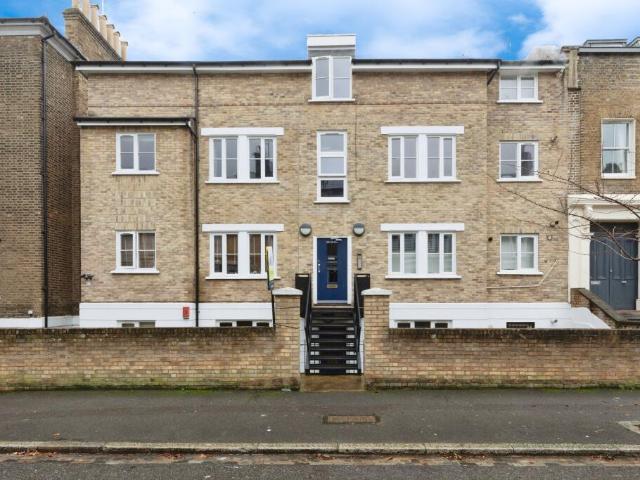 Flat for sale in Cat Hill