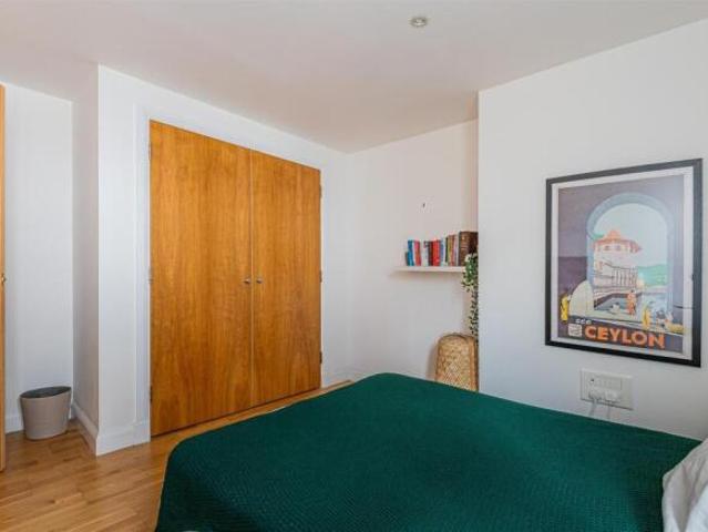 Flat for sale in South Lane, West Yorkshire
