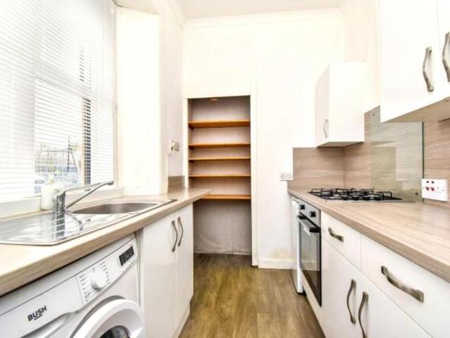Flat for sale in Kilsyth, Scotland