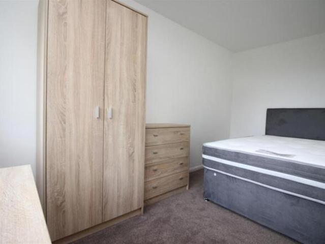 Flat for sale in The Bridge, Kent
