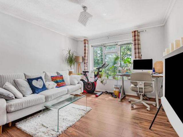 Flat for sale in Five Acres, Hertfordshire