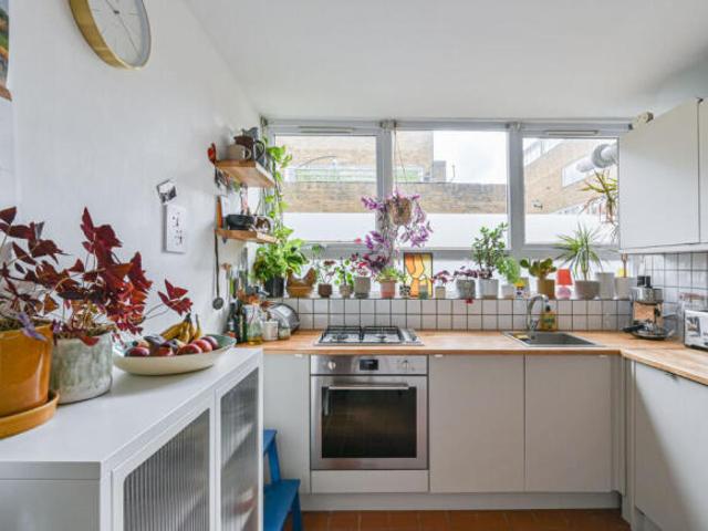 Maisonette for sale in Streatham, Greater London