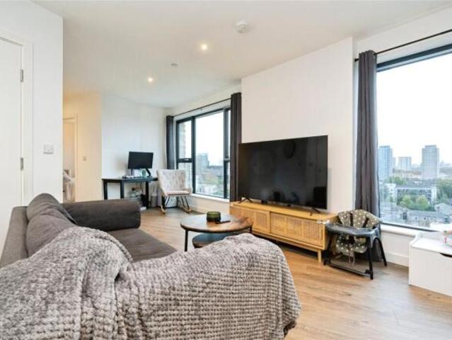 Flat for sale in Cat Hill, England