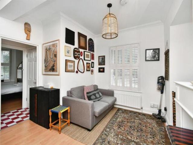 Flat for sale in Round Hill, Brighton