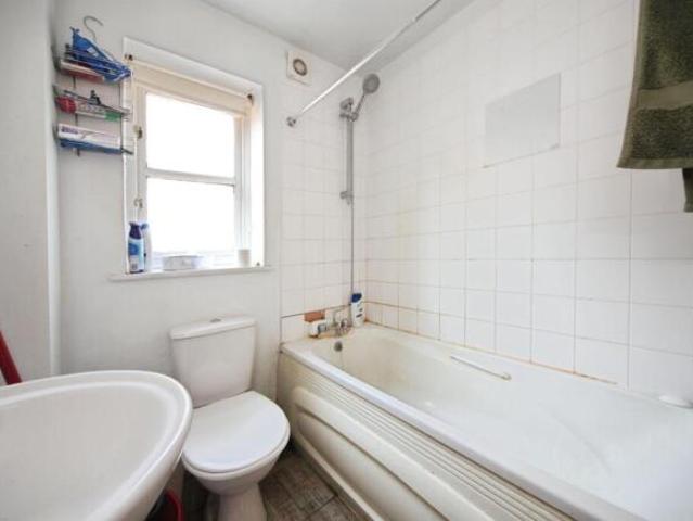 Flat for sale in Spring Park, Luton