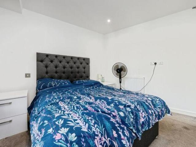 Flat for sale in Spring Park, Luton