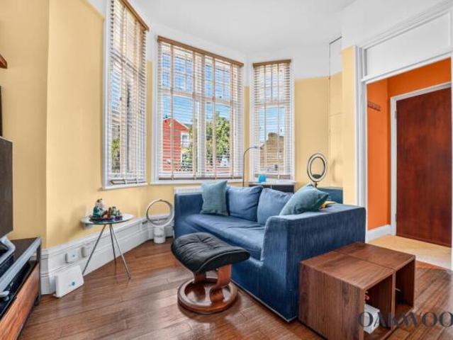 Flat for sale in Cat Hill