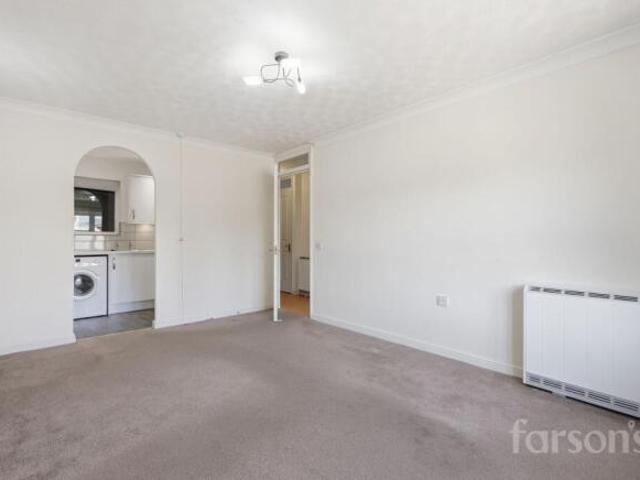 Flat for sale in Navestock Side