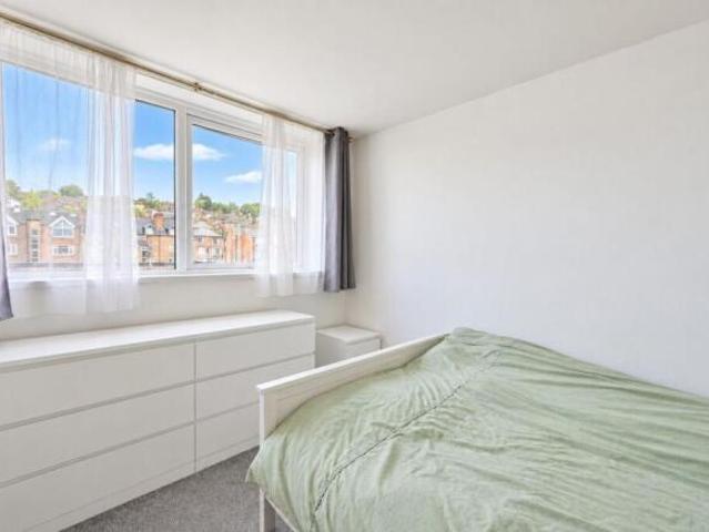 Flat for sale in Guildford, Surrey