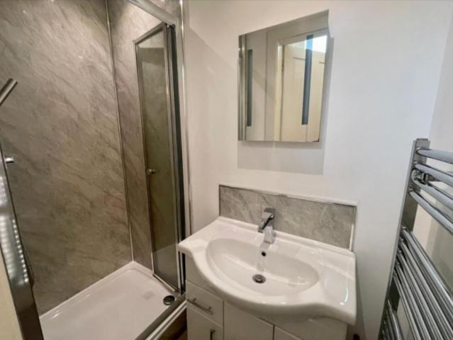 Flat for sale in Hillside, Leith
