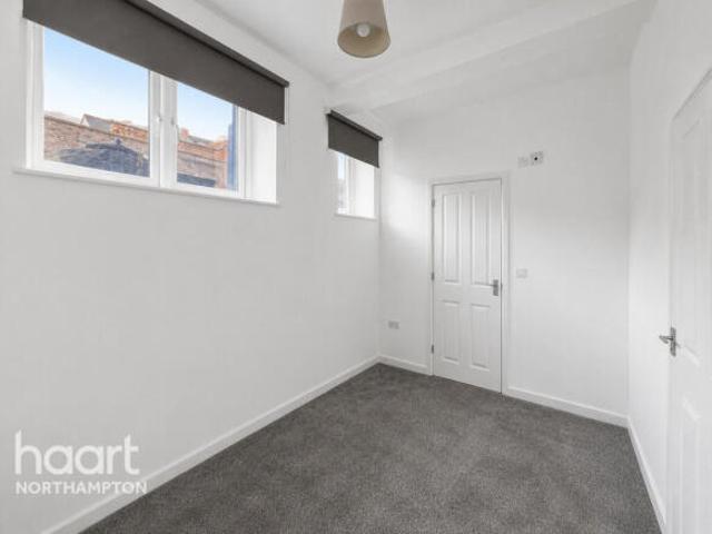 Flat for sale in Phippsville, Northampton