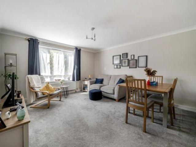 Flat for sale in Abbotswood, Guildford