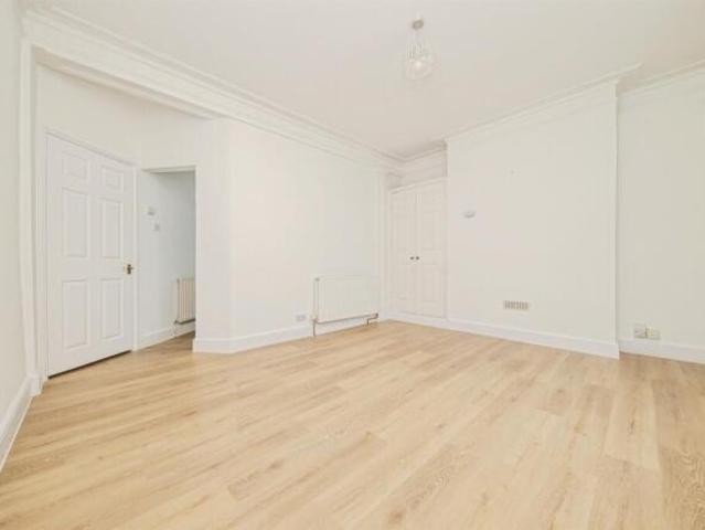 Flat for sale in Key Street, Suffolk