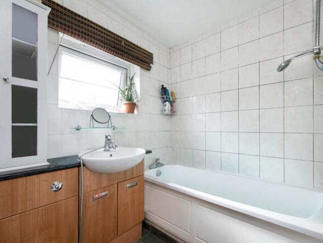 Flat for sale in Cubitt Town, Greater London