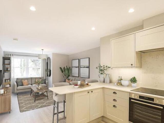 House for sale in Woodcote, Epsom