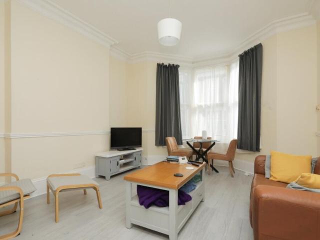 Flat for sale in Acol, Kent