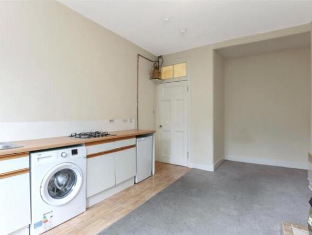 Flat for sale in Shawlands, Scotland