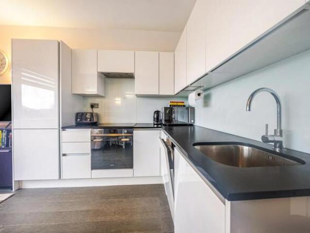 Flat for sale in St Albans, Five Acres
