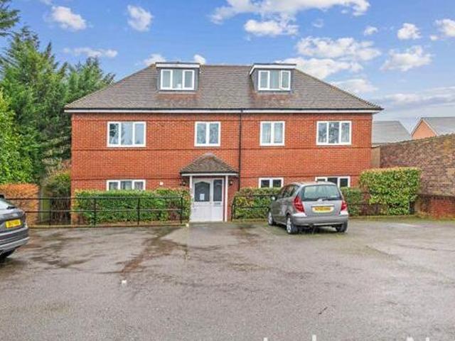 House for sale in Chessington