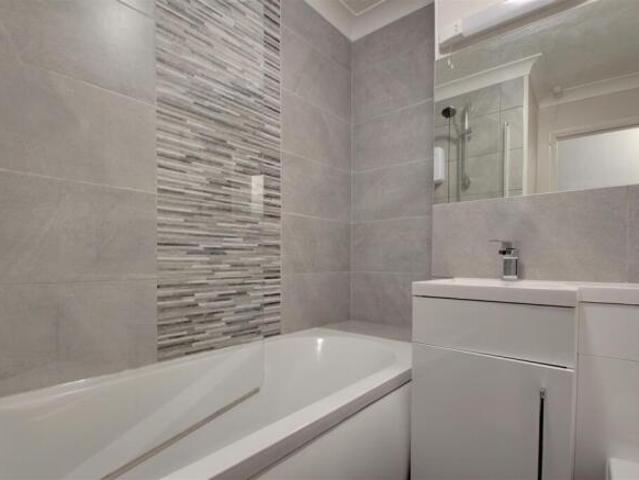 Flat for sale in Fairfields