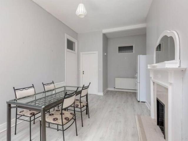 Flat for sale in Morningside, Scotland