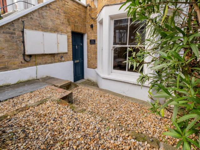 Flat for sale in Cat Hill