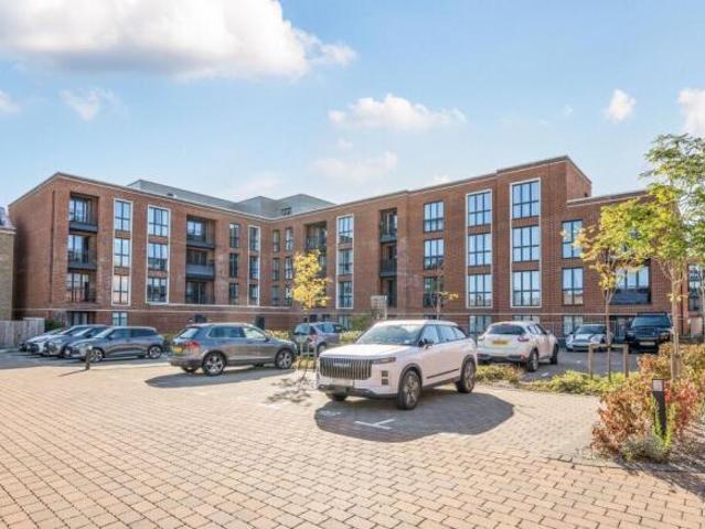 Flat for sale in Hampshire