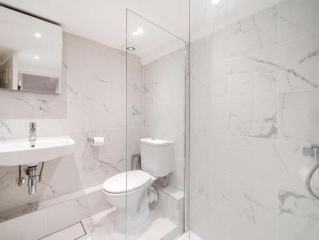 Flat for sale in Cat Hill