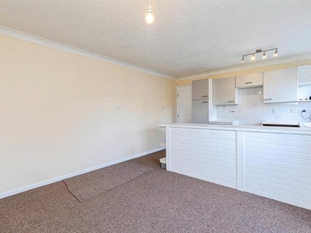 Flat for sale in Rainham, Kent