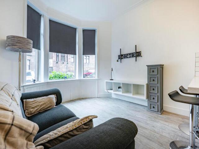 Flat for sale in Dennistoun, Scotland