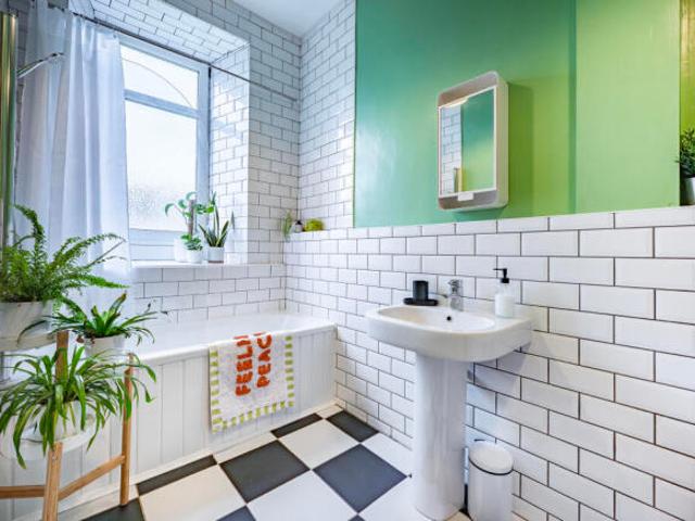 Flat for sale in Dennistoun, Scotland