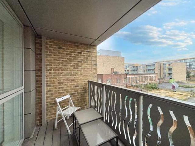 Flat for sale in Hornsey, Greater London
