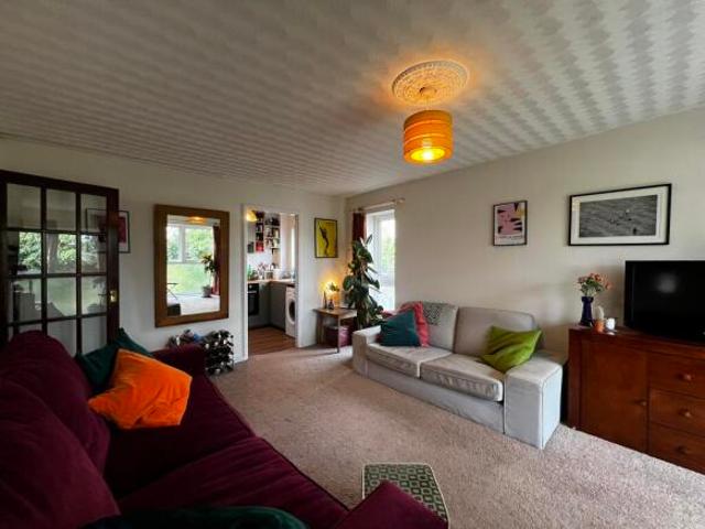 Flat for sale in South Lane, West Yorkshire
