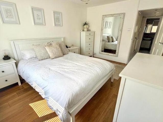 Flat for sale in Bedford