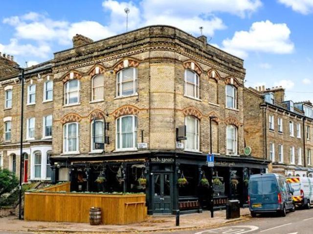 Flat for sale in Cat Hill