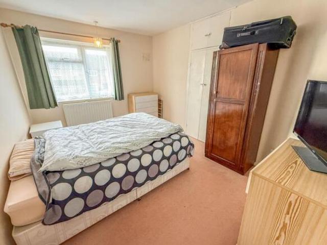 Flat for sale in North Watford, Hertfordshire