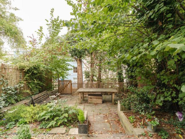 Flat for sale in Kingsdown, Feckenham