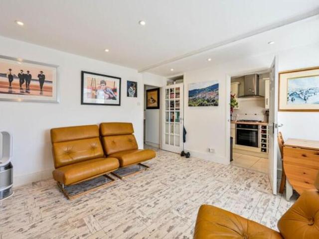Flat for sale in Westborough, Surrey