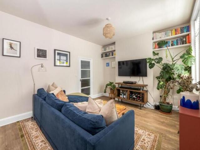 Flat for sale in East Dulwich, Greater London