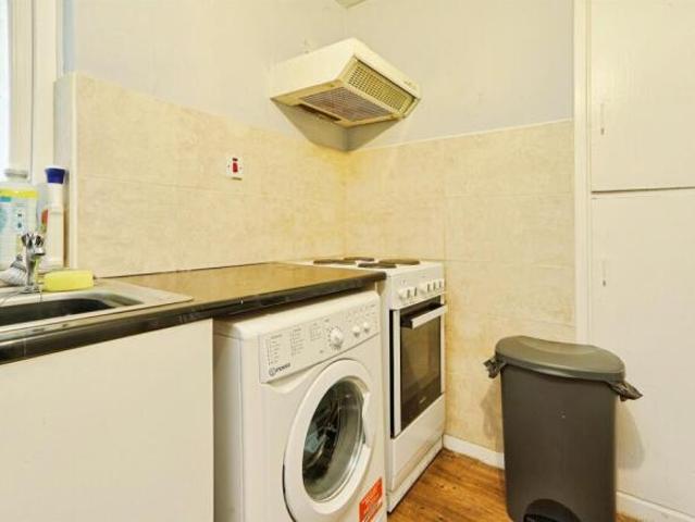 Flat for sale in Frizinghall, West Yorkshire