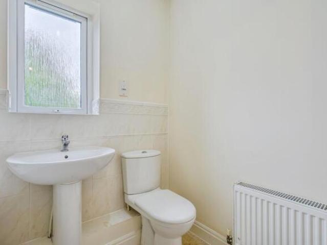 Flat for sale in Follaton, Strode