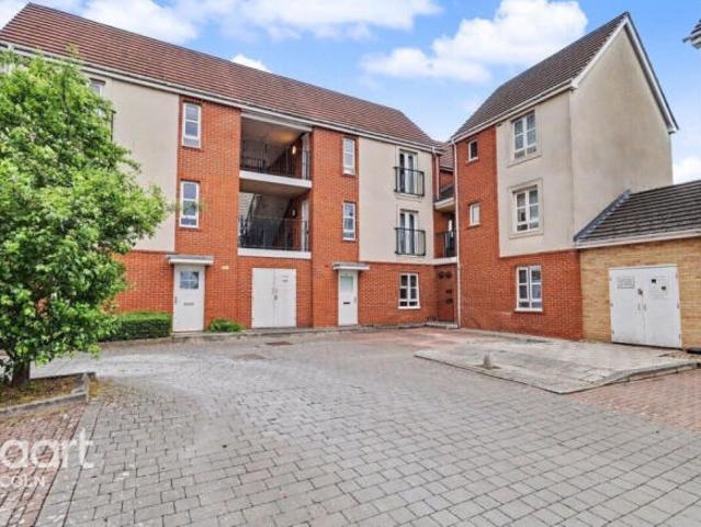 Flat for sale in Glebe Park, Brayford
