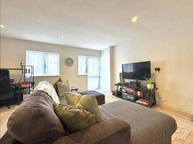 Flat for sale in Watford, Hertfordshire